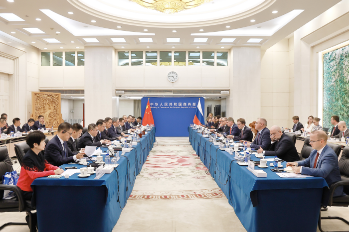 国际数科公司与嘉和橡塑公司开展交流座谈